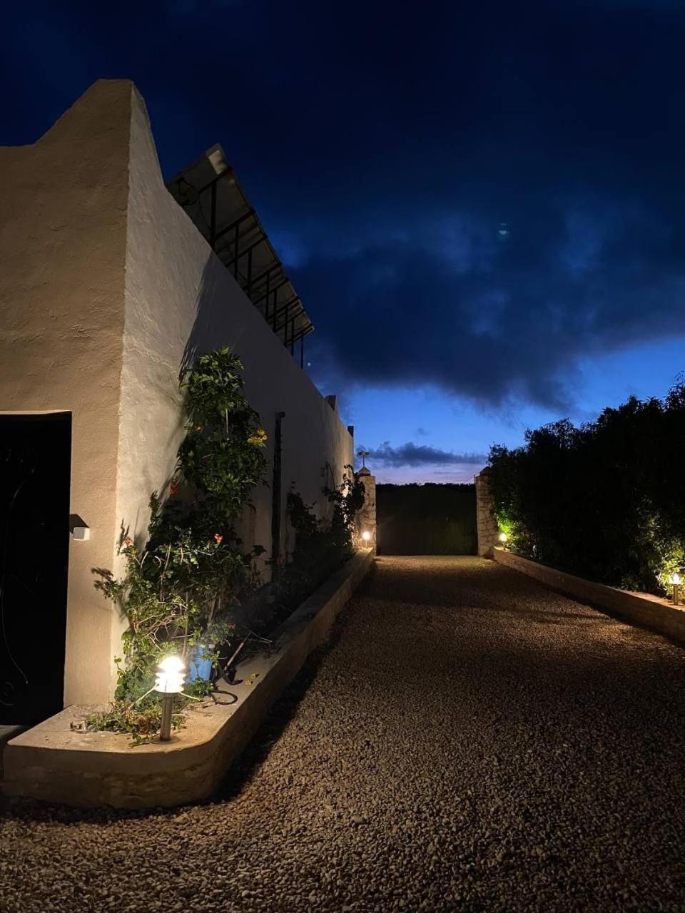 Villa Laarich Suvayr Dış mekan fotoğraf