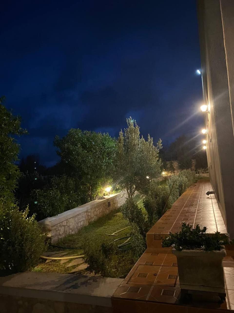 Villa Laarich Suvayr Dış mekan fotoğraf